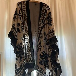 Torrid Black and Cream Floral Kimono